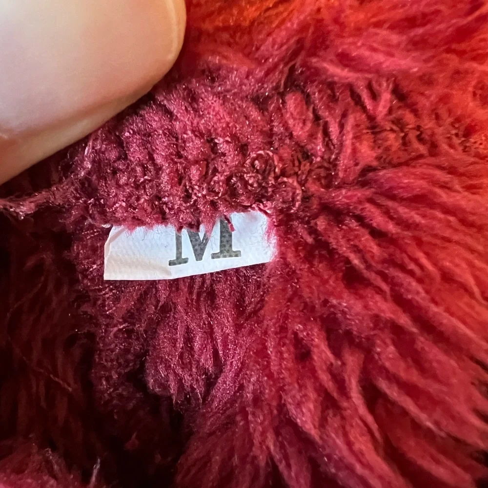 Fenclushy Plush Burgundy Lounge Set - Picture 6 of 7